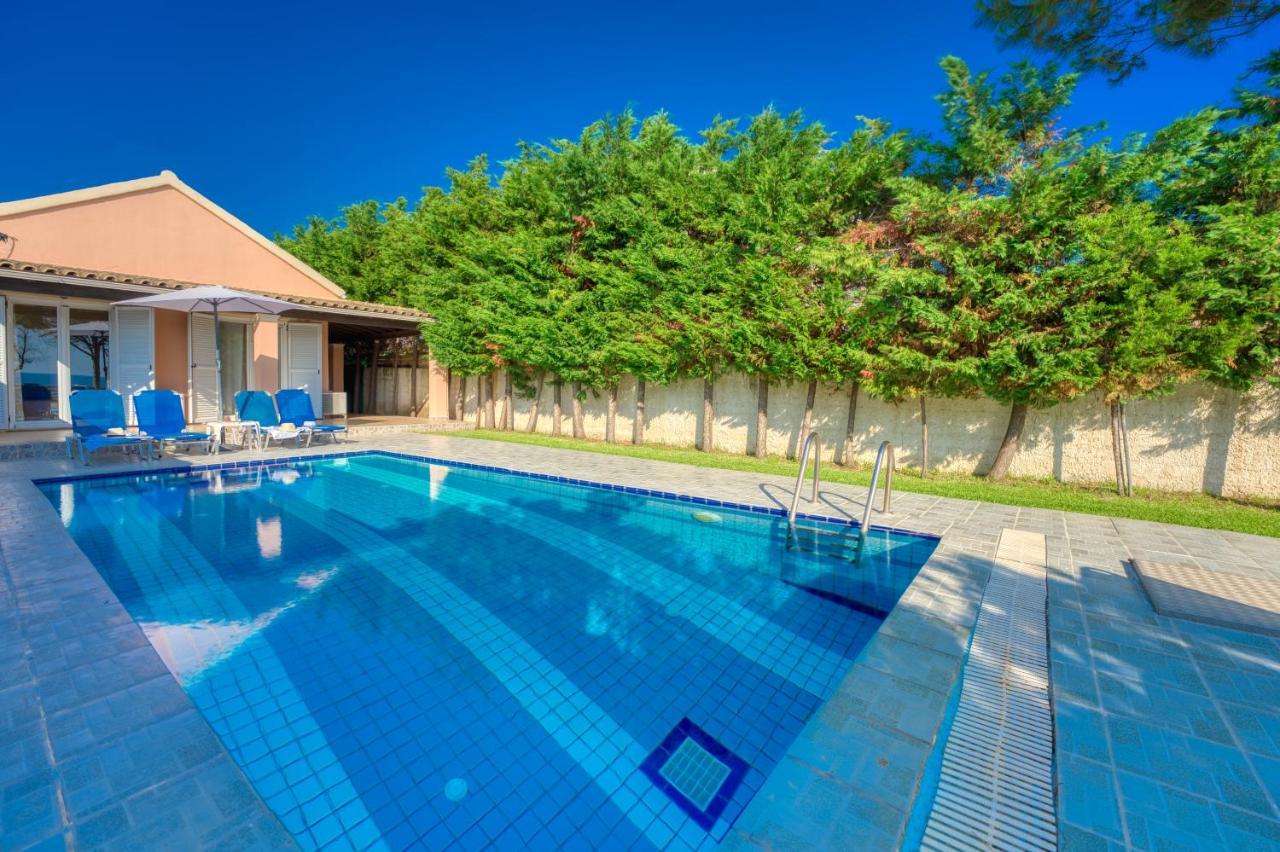 Villa Angela Agios Matthaios  Exterior photo