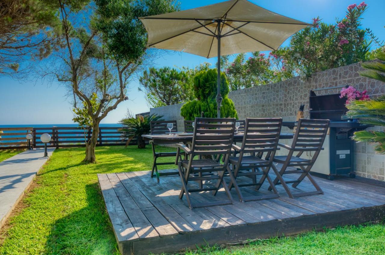 Villa Angela Agios Matthaios  Exterior photo
