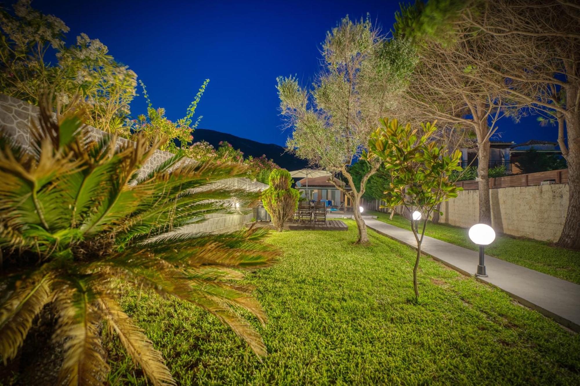 Villa Angela Agios Matthaios  Exterior photo