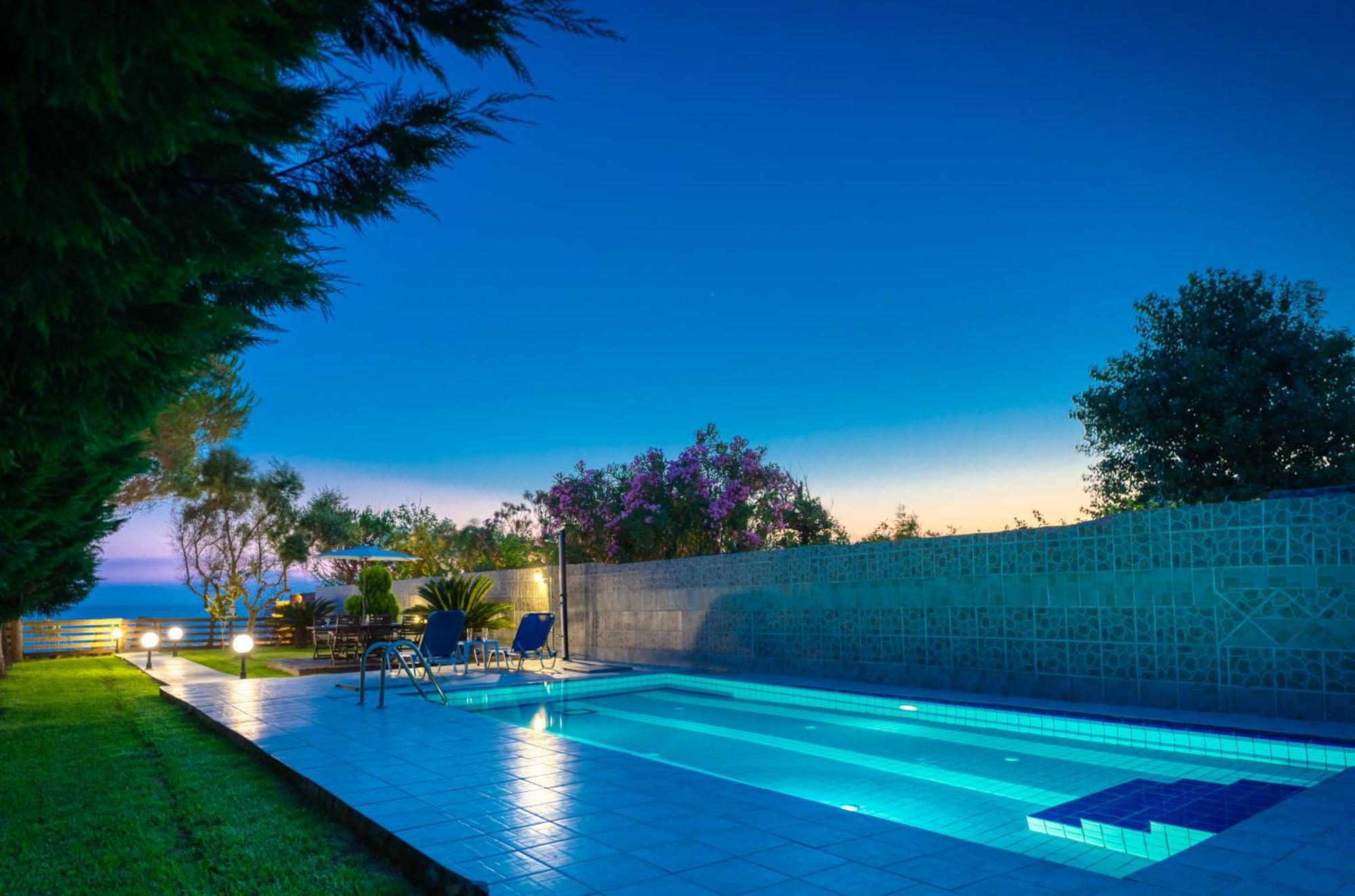 Villa Angela Agios Matthaios  Exterior photo
