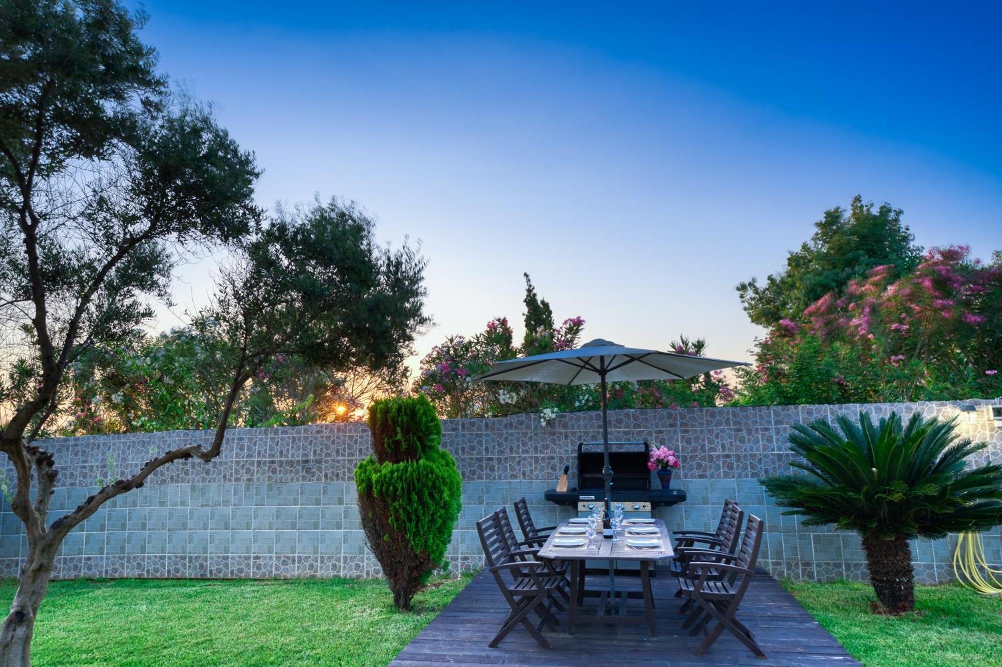 Villa Angela Agios Matthaios  Exterior photo